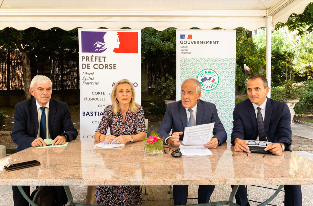 Lors d’un point presse en préfecture, Pascal Lelarge, préfet de Corse, et Christine Bessou-Nicaise, DRFIP de Corse, ont fait le point sur la conjoncture économique et les effets du plan France relance sur les entreprises corses, en présence de Patrick Bernié, sous-préfet à la relance, et de Didier Mamis, secrétaire général pour les affaires de Corse