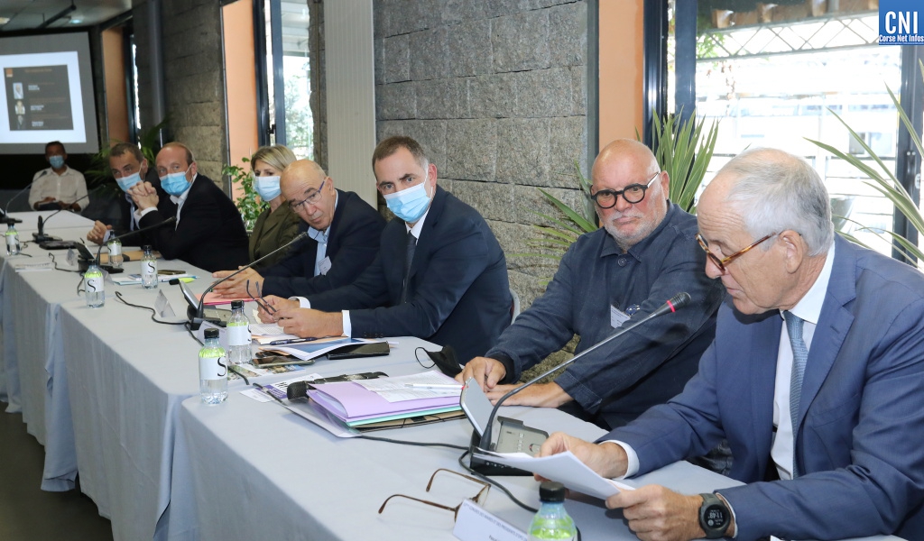 Le congrès a eu lieu en présence des maires de la Corse-du-Sud, de Gilles Simeoni, président de l’Exécutif, de Marie-Antoinette Maupertuis, présidente de l’Assemblée de Corse, du préfet de Corse, Pascal Lelarge, de Laurent Marcangeli, maire d’Ajaccio, d'Ange-Pierre Vivoni, président de l’Association des maires de Haute-Corse, de Guy Geoffroy, vice-président de l’Association des maires de France et de nombreux élus du département - Photos Michel Luccioni