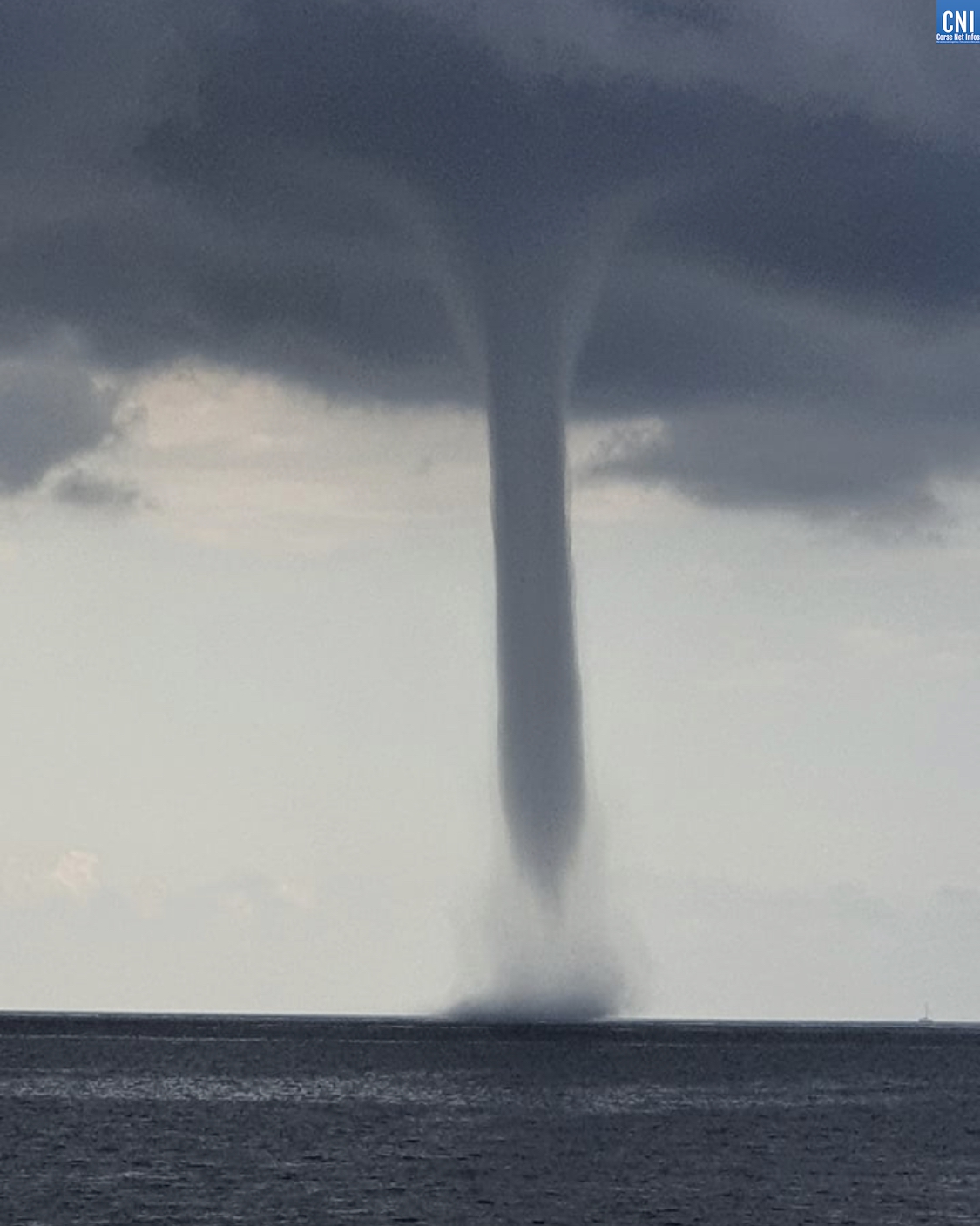 EN IMAGES - Une impressionante trombe marine au large de L’Ile Rousse
