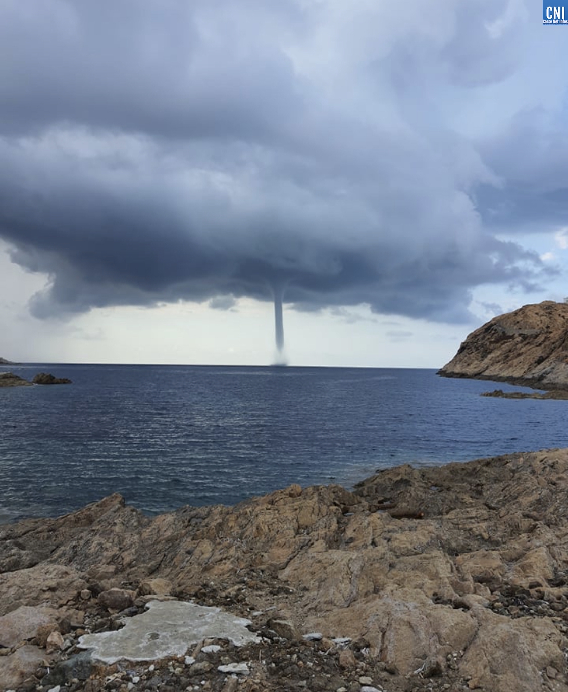 EN IMAGES - Une impressionante trombe marine au large de L’Ile Rousse