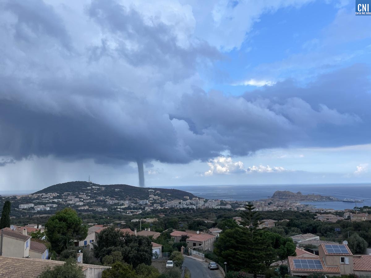 EN IMAGES - Une impressionante trombe marine au large de L’Ile Rousse
