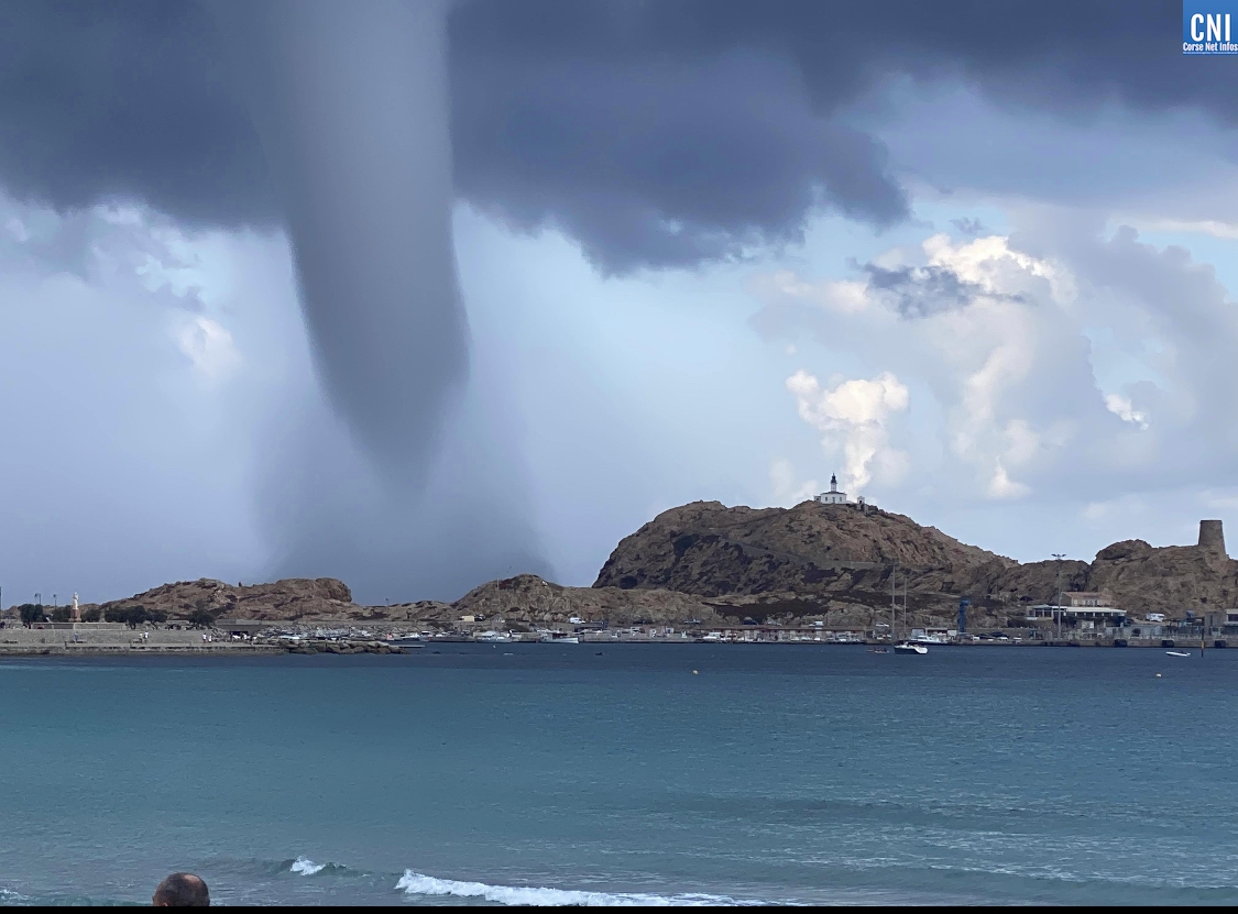EN IMAGES - Une impressionante trombe marine au large de L’Ile Rousse