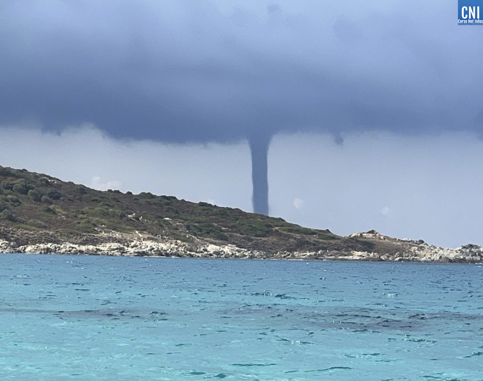 EN IMAGES - Une impressionante trombe marine au large de L’Ile Rousse