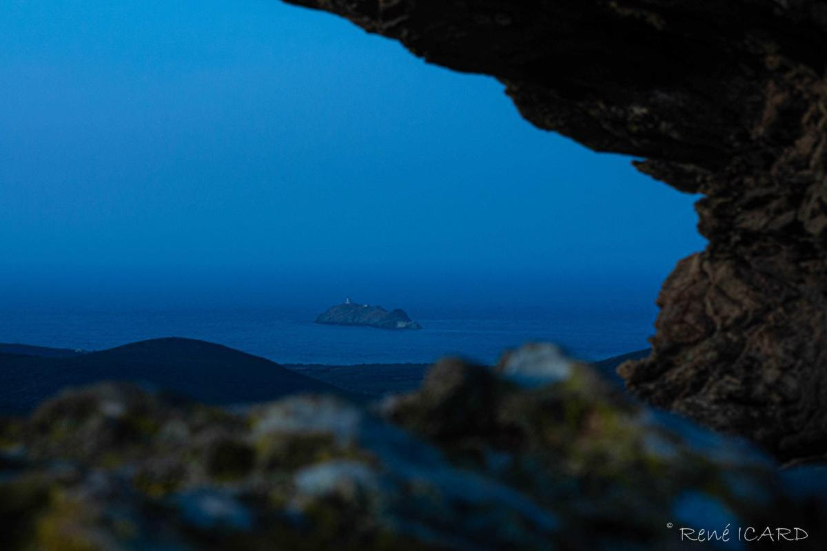 La photo du jour :  l'îlot de la Giraglia a la tombée de la nuit