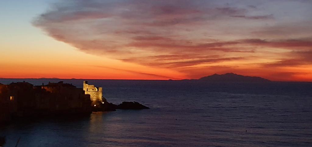 L'aube à Erbalonga (Marité Valery)