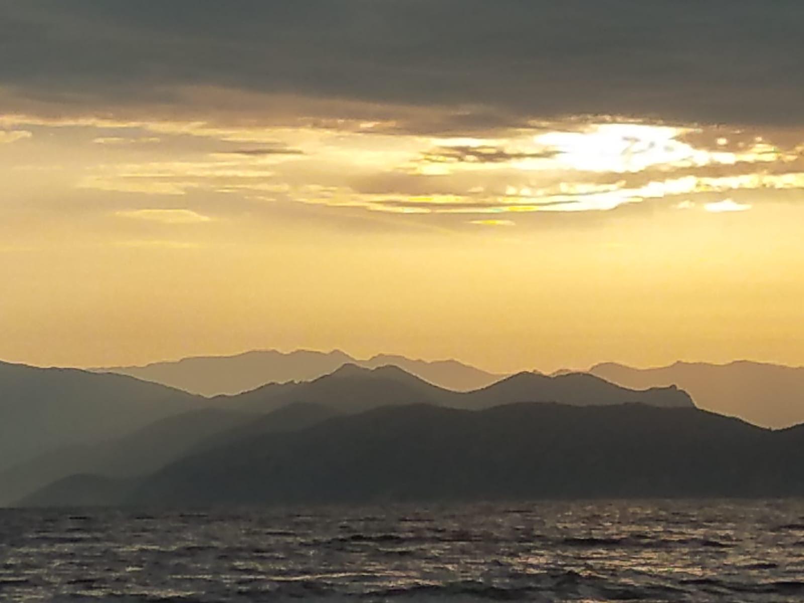 Le soleil se lève sur Cargese (Maryline Bon)