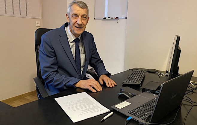 Michel Castellani, député de la première circonscription de Haute-Corse dans son bureau de Bastia