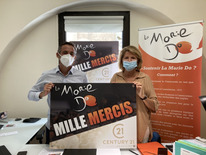 Signature de convention entre Catherine Riera, présidente de la Marie-Do et François Charles Patacchini, gérant associé de l’agence Century 21 - photo archives CNI, Julia Sereni
