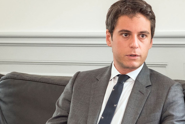 "La 5e vague de Covid est là. Le taux d'incidence est particulièrement élevé en Corse", prévient Gabriel Attal