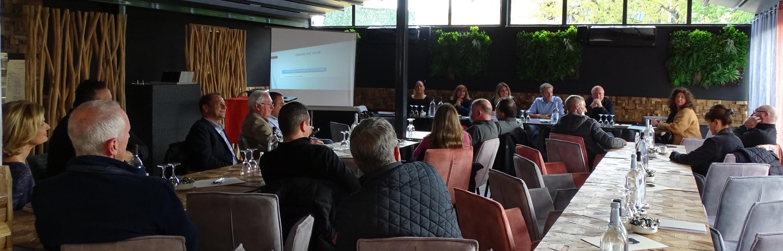 Délégués de branches et membres de l'UMIH de Corse en réunion