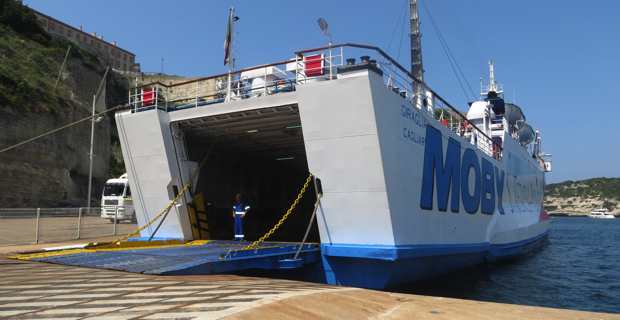 La compagnie maritime italienne Moby Lines assure la desserte de la ligne entre Bunifaziu et Santa Teresa di Gallura. Photo CNI.