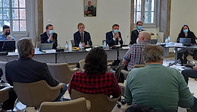 Jean-Simon Mérandat, Chef du Service central des armes et explosifs a présenté, ce lundi après-midi à la Préfecture de Région à Ajaccio, le Système d’Information sur les Armes (SIA) chargé de recenser les détenteurs d’armes et de faciliter, grâce à l’outil numérique, toutes les démarches nécessaires. Le SIA, qui concerne 40000 personnes en Corse, sera opérationnel à compter du 8 février prochain.