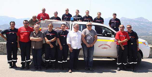 Les cadres du Sdis2b au contact de la réserve communale de Lumio, une image symbolisant le partenariat conclu avec l’ADCCFF 2B.