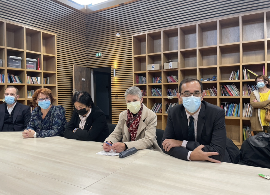 Marie Hélène Lecenne, directrice générale de l’ARS et Bruno Benazech, directeur académique des services de l'Éducation nationale en Haute Corse ont inauguré ce jour une nouvelle unité d’Enseignement en Elémentaire Autisme (UEEA) à Biguglia,  Veronique Cuivillier présidente de  l’ADAPEI de Haute-Corse (IME l’Eveil)  qui a porté ce projet réaliséau sein de l’école élémentaire Simone Peretti grâce au soutien financier de l’ARS par la mise à disposition des locaux par la mairie de Biguglia.
