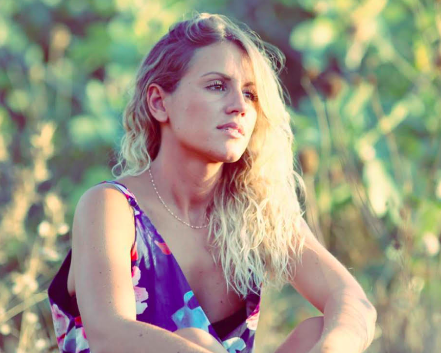 Elle exerce à la pharmacie Saint Pierre  On peut la contacter via la pharmacie ou via son insta @sere_nature