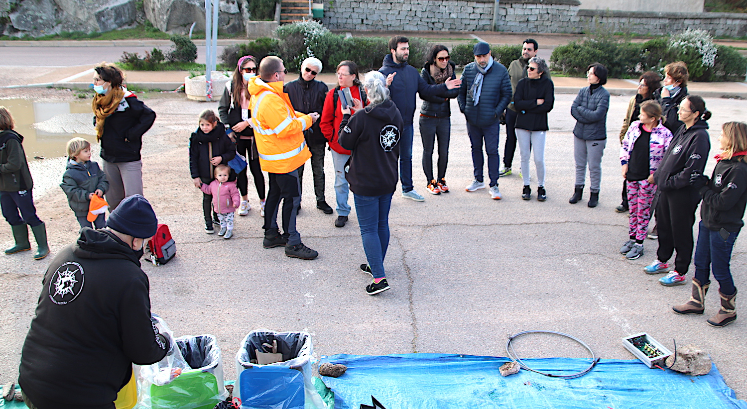 Rendez-vous sur le quai du port de plaisance.