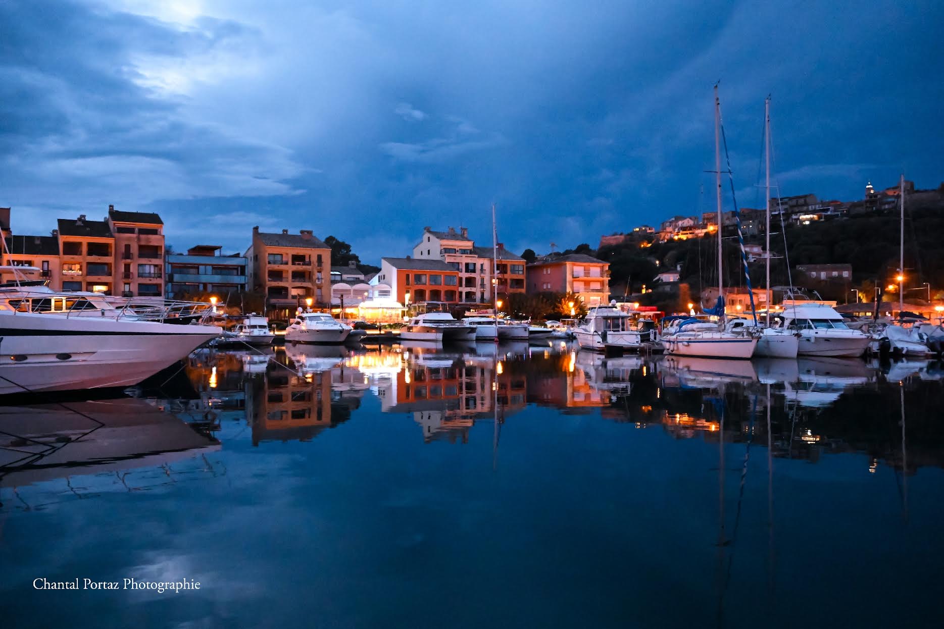 La photo du jour : le port de Porto-Vecchio à l'heure bleue