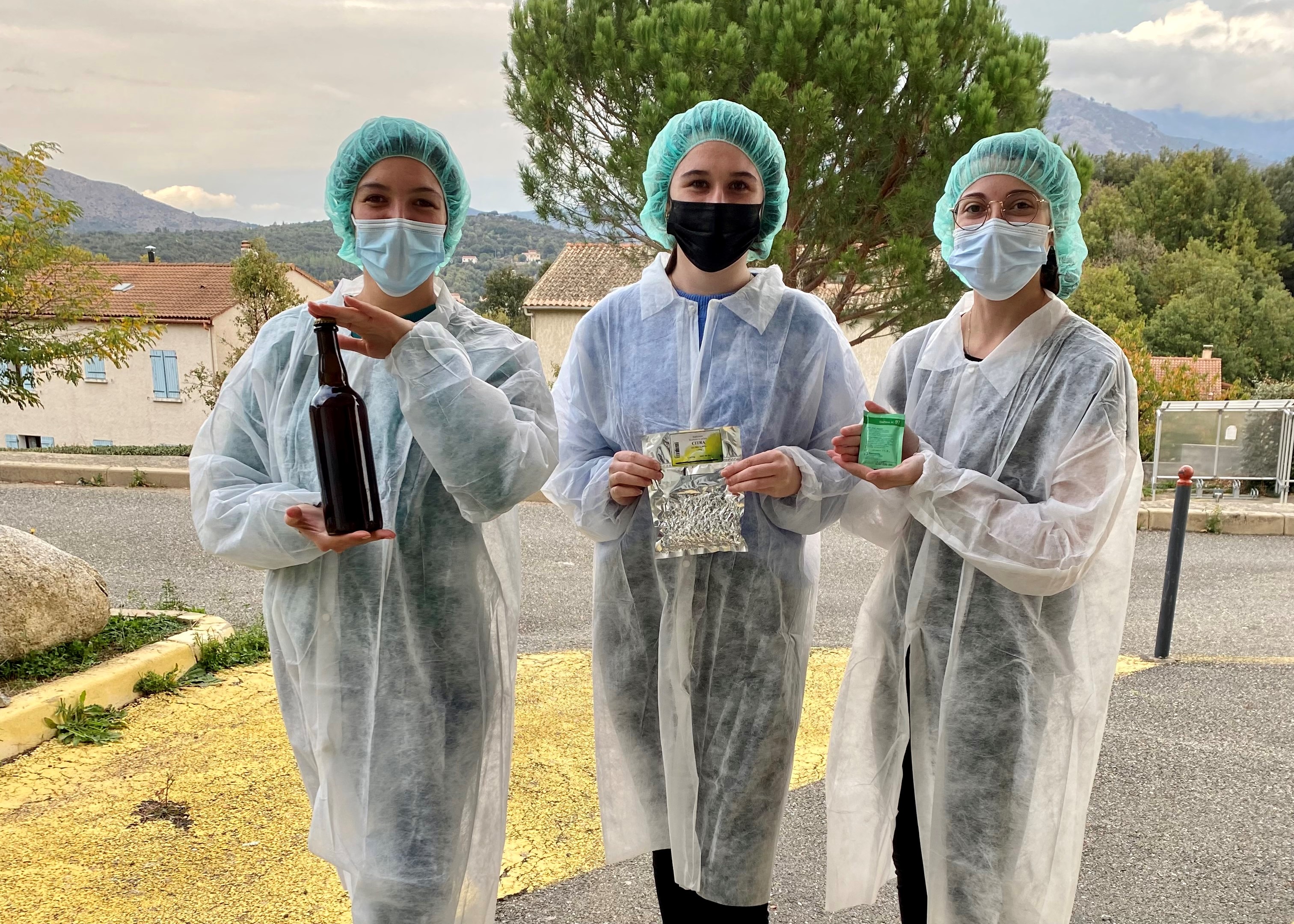 L'équipe des trois étudiantes ayant réalisé la bière Sperenza. Crédits Photo : Léa Pinzuti