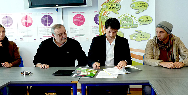 Nicolas Zammataro signe le 100ème Emploi d'avenir pour la mission locale de Bastia