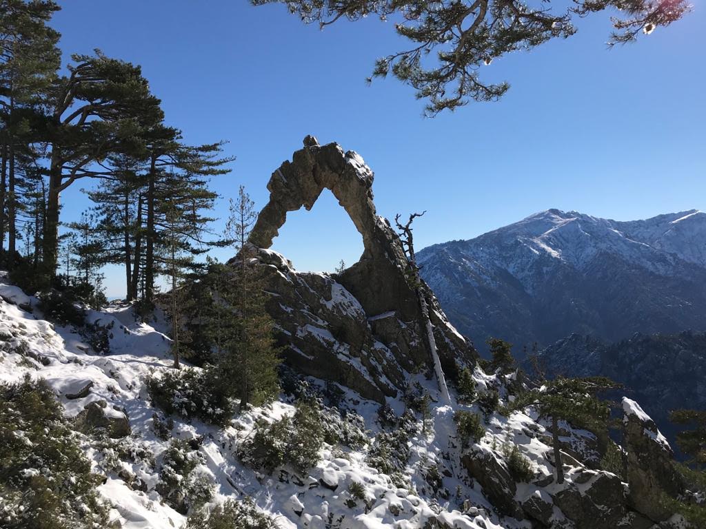 L'Arcu di Scandulaghju s'est paré de son manteau neigeux (Lisandru Campocassu)