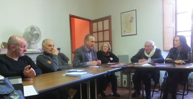 Des membres du Collectif autour d'Ange-Pierre Vivoni.