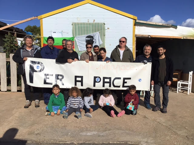 Per a Pace dans les camps de réfugiés kurdes de Lavrio en Grèce