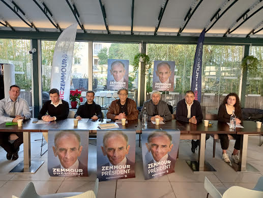 Olivier Battistini, chef de file du soutien Eric Zemmour en Corse accompagné de David Quintela, Patrick Isnard, respectivement référent national et responsable du parrainage dans le pays ajaccien,