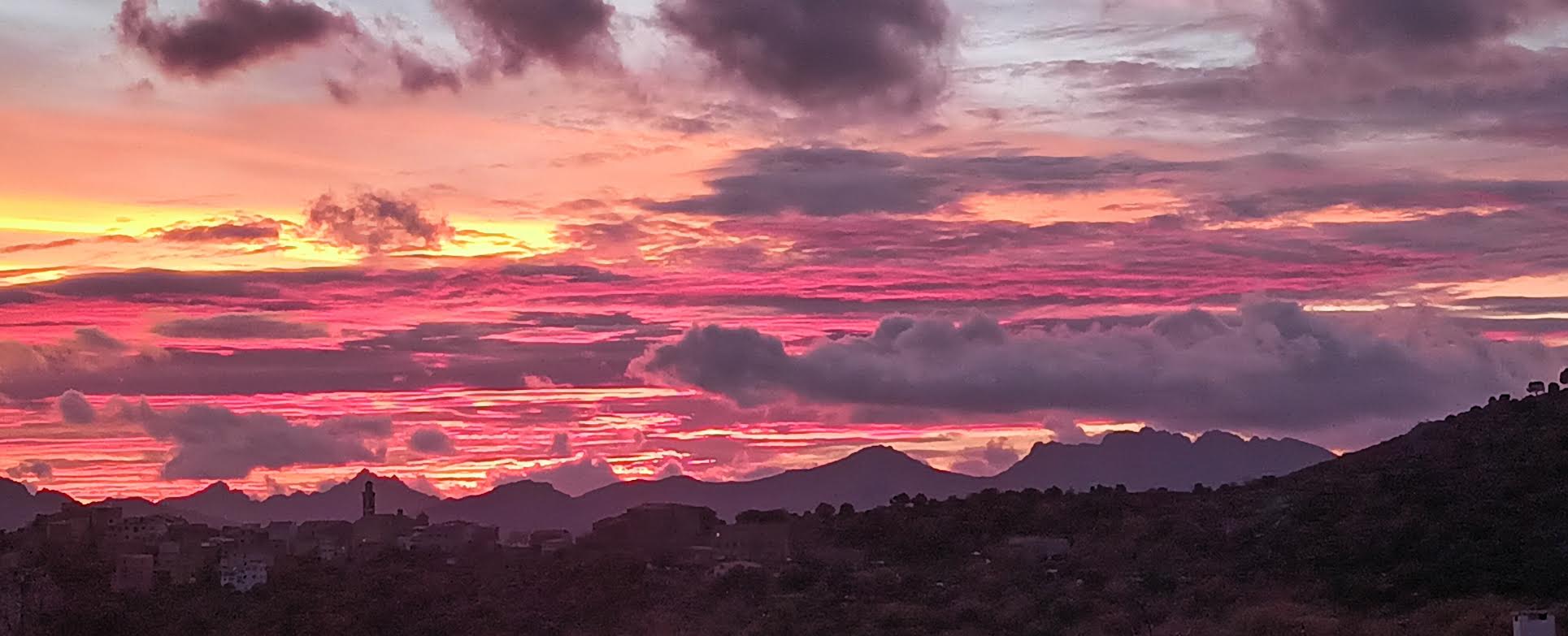 Ciel de feu au-dessus de Montemaggiore (Josée Dallest)