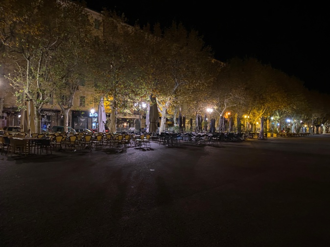 La place Saint Nicolas de Bastia lors du premier couvre-feu du mois d'octobre (Photo Livia Santana)