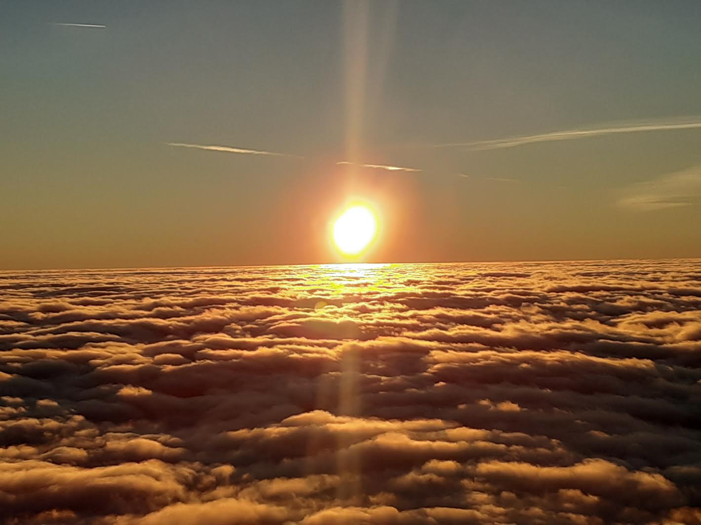 Lever de soleil au-dessus des nuages pour la plaine de Borgo vue depuis A Stalla (Guy-Casanova)