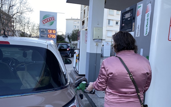 Le prix de l'essence est monté à 1,83€ ce vendredi 14 janvier