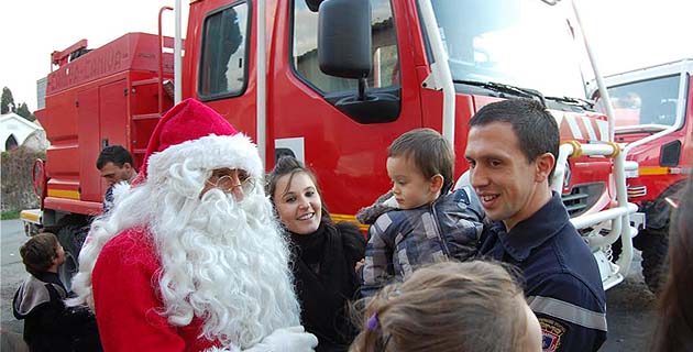 L'Ile-Rousse : Le bel arbre de Noël des sapeurs-pompiers