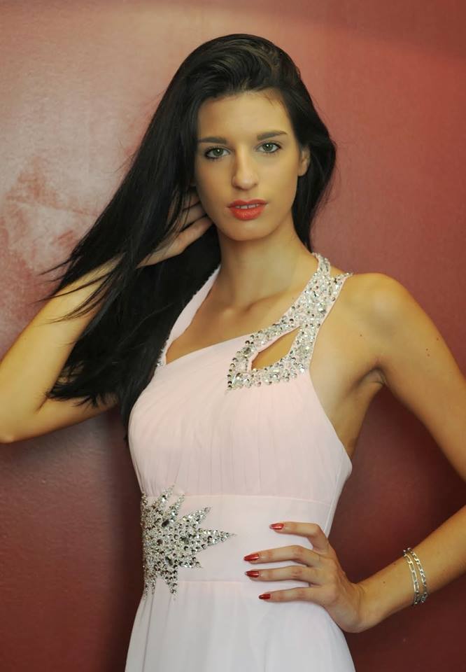 Candidate corse à Miss Prestige National, Carla Guidicelli attend vos votes