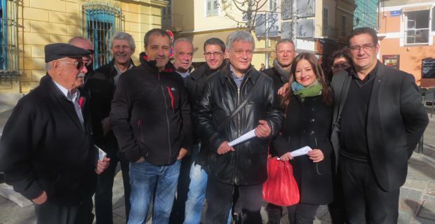 Dr Eric Simoni entouré des militants de Corsica Libera.