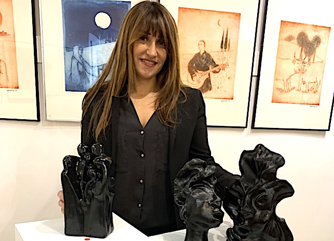 Sylvie Antoniotti et quelques-unes de ses belles sculptures.