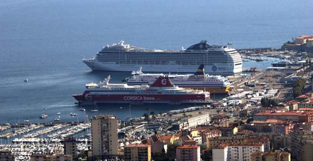 Port de commerce d'Aiacciu. Photo Michel Luccioni.
