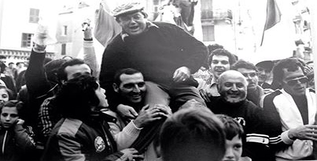 Michel Bouchon porté en triomphe par les supporters cortenais. (Photo Dr)