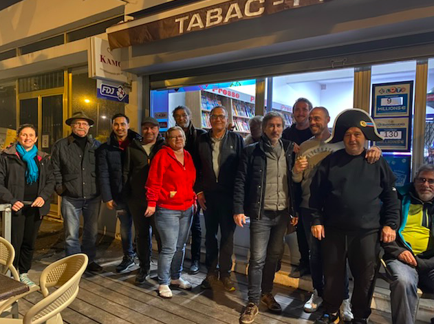 Une vingtaine de riverains  se sont retrouvés à Toga au bar Fior di Macchia chez Bastien