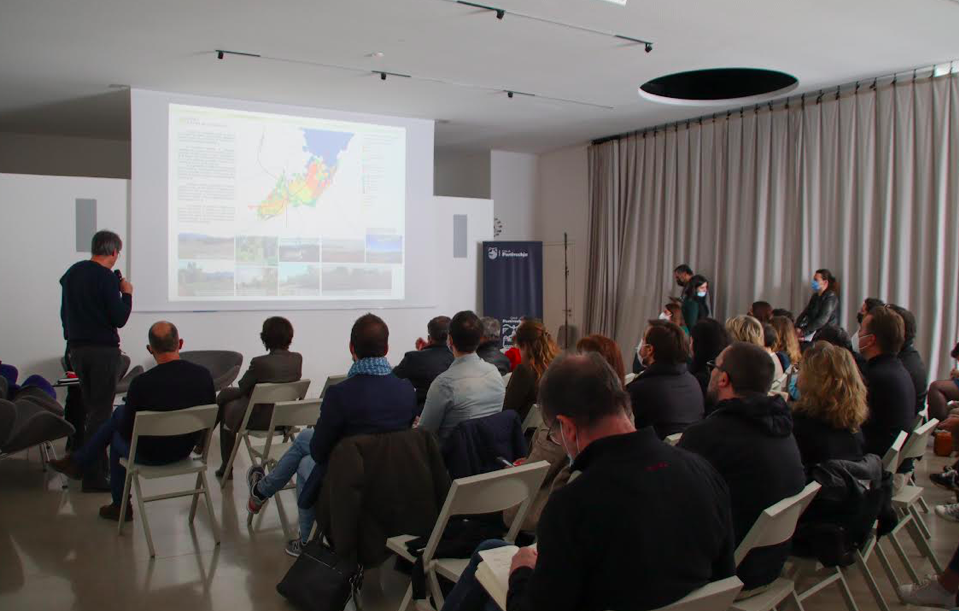 Première réunion publique à la médiathèque l'Animu sur la charte paysagère et architecturale de Portivechju