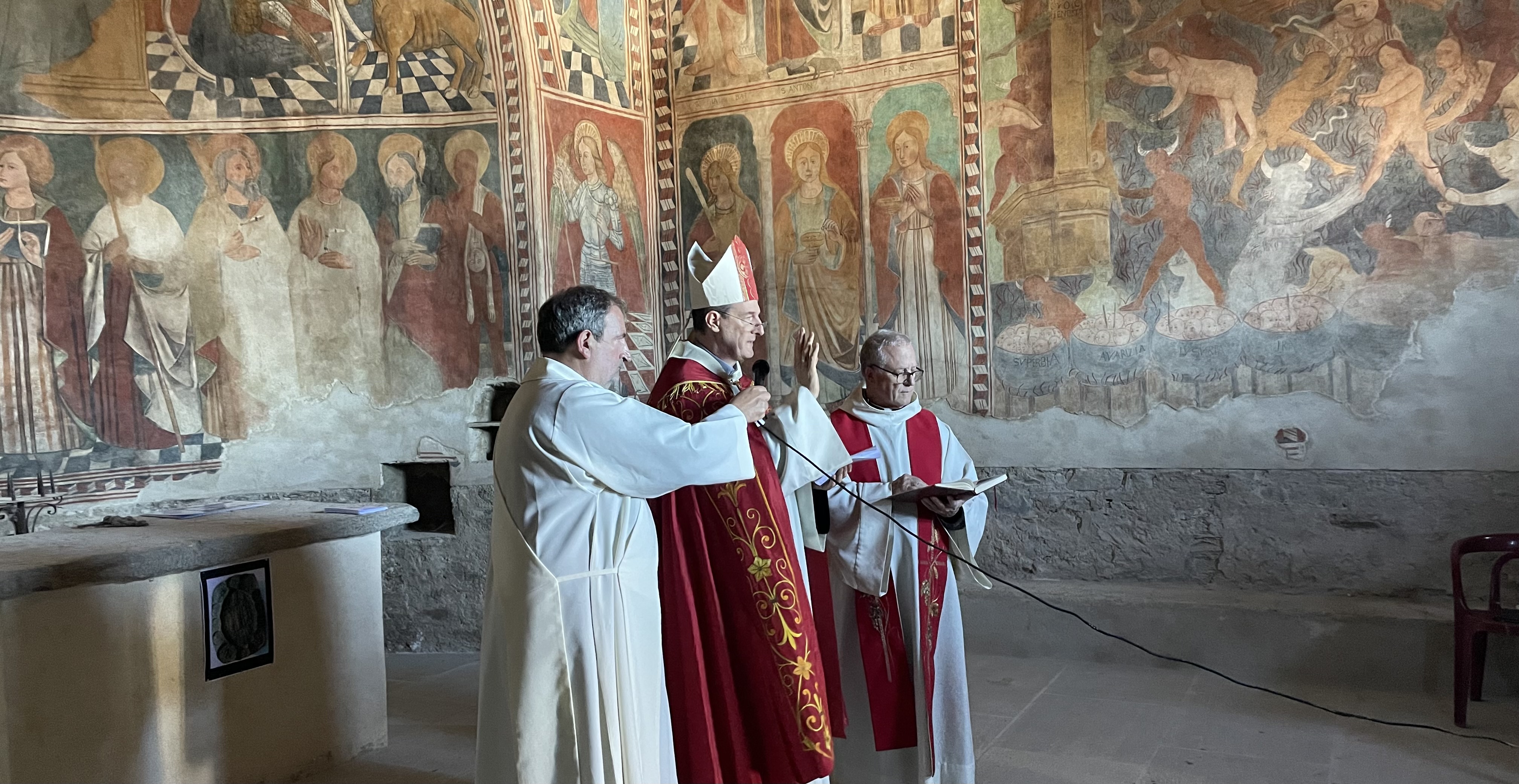La bénédiction de la chapelle par l'Evêque de Corse. Photo CNI.
