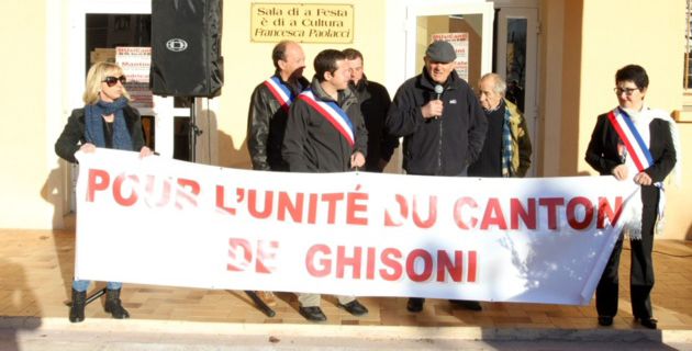 Jean Pierre Costantini Premier adjoint de Ghisoni a demandé à la population présente de poursuivre la mobilisation. (Photo Stéphane Gamant)