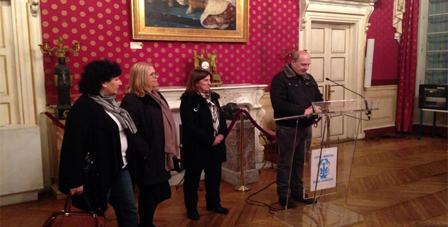 Les comédiens à la Maison Carrée d'Ajaccio Les fritelle avant le dîner !