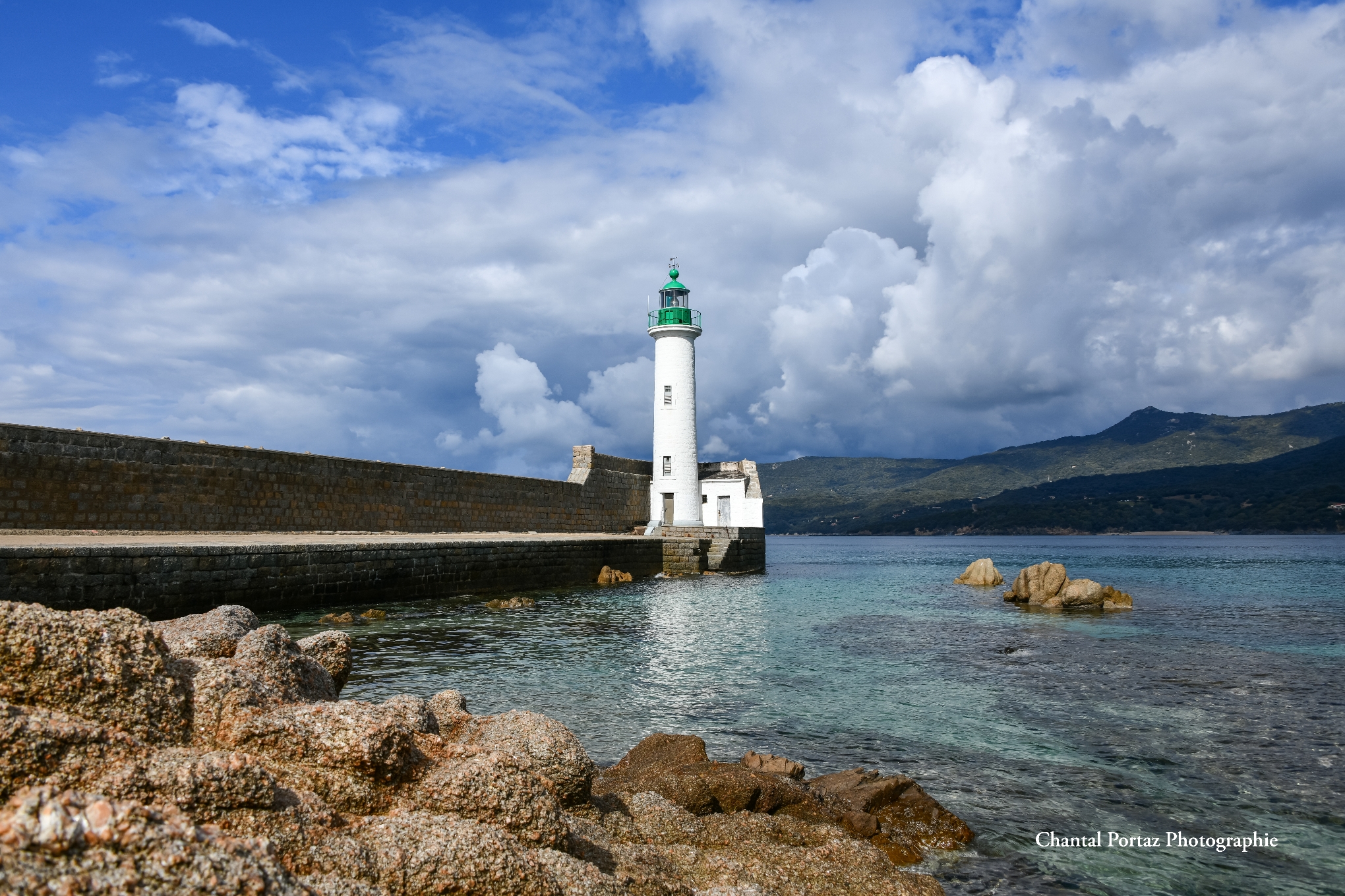 La photo du jour :  le phare de Pruprià dans son écrin d'azur