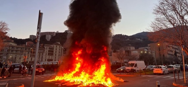 Incidents à Bastia : un photographe, blessé, et deux journalistes de Corse-Matin pris pour cible par les manifestants