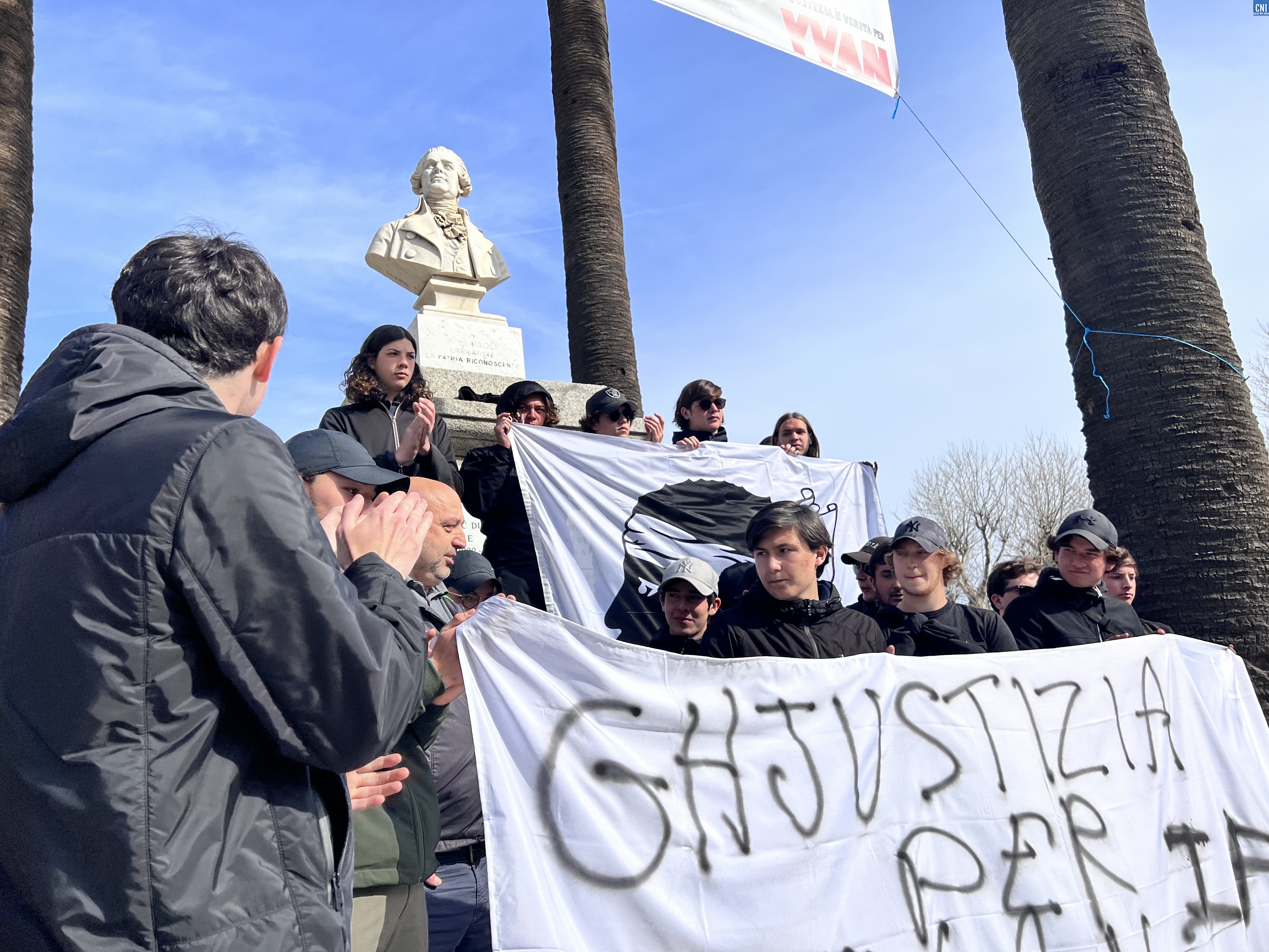 À Lisula les manifestants ont rencontré les élus  : "vous, les jeunes, vous nous avez rendu notre dignité"