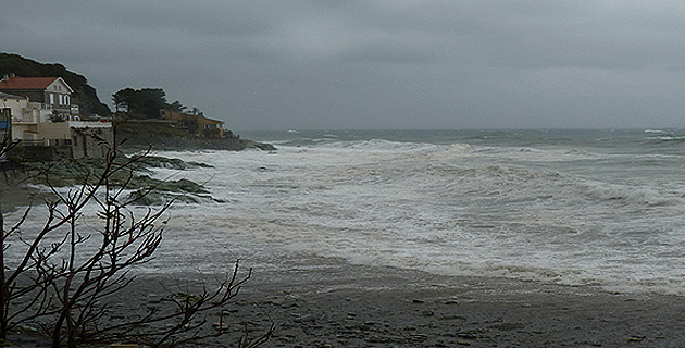 Les hauteurs de vagues attendues sont de 2 à 3 mètres sur la façade ouest du département.