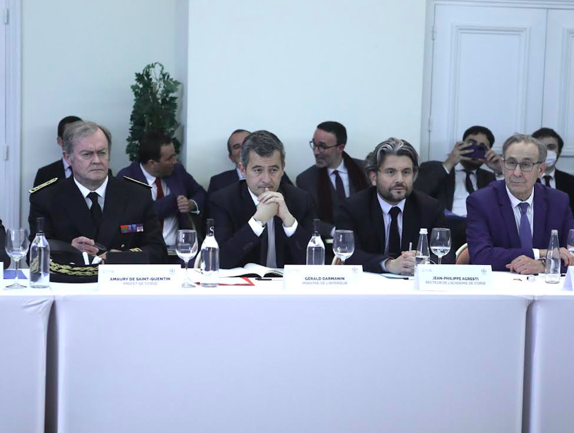 De gauche à droite : le préfet de Corse, le ministre de l'intérieur, le recteur de l'académie de Corse et le président des maires de Haute-Corse. Photo Michel Luccioni