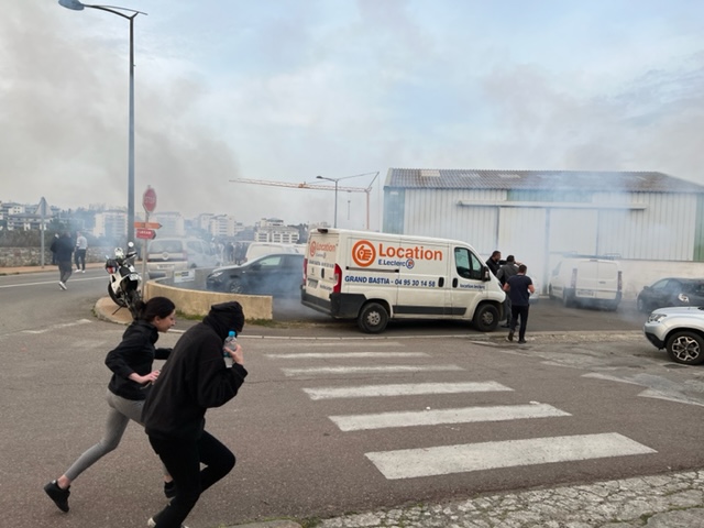 Furiani et Aspretto :  incidents devant les casernes des CRS