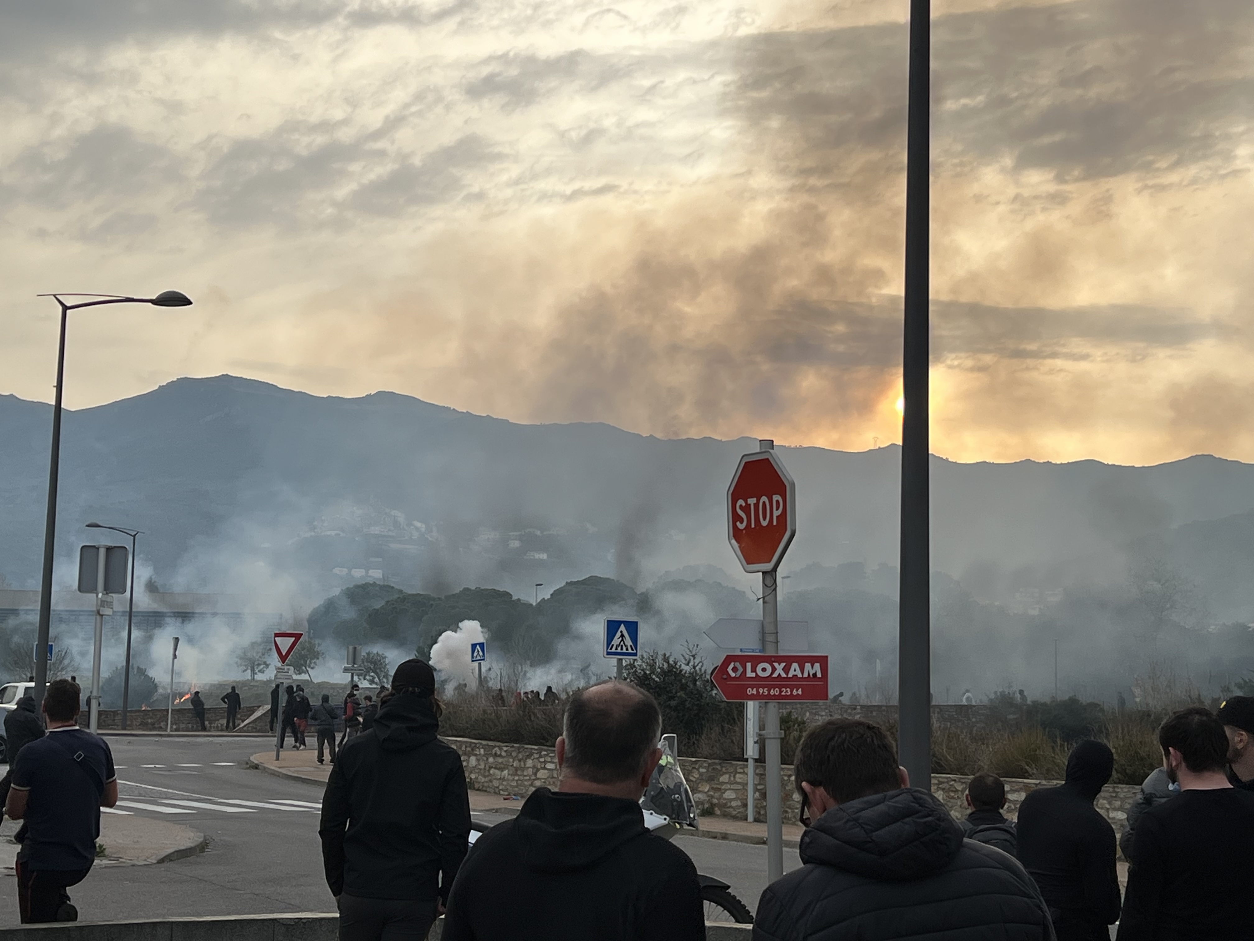 Furiani et Aspretto :  incidents devant les casernes des CRS
