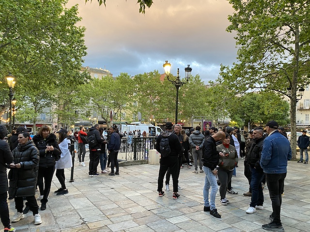 Sur Laplace du marché